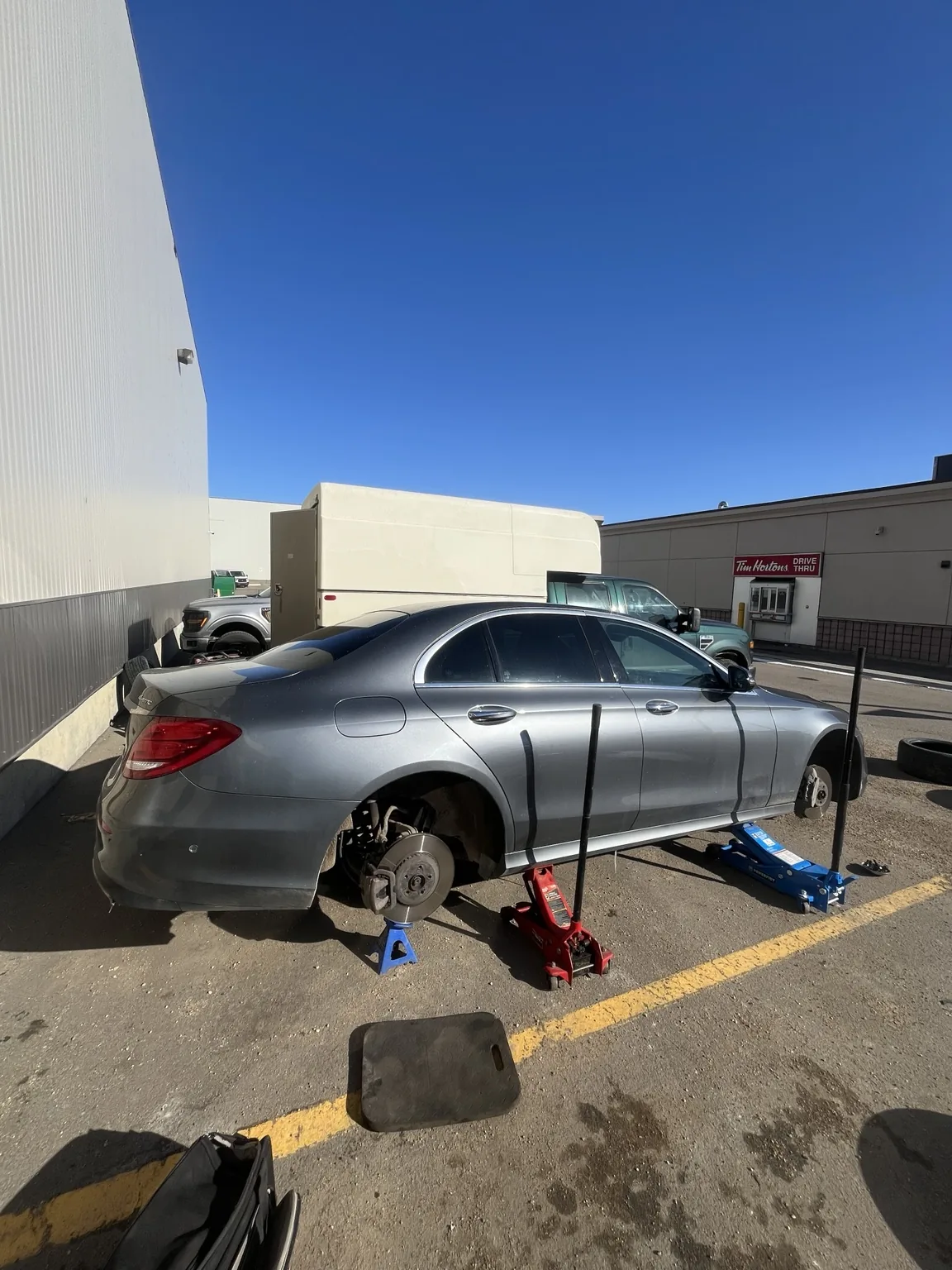 Flat tire repair for Mercedes-Benz E-Class in Edmonton by Dama Mobile Tire Shop