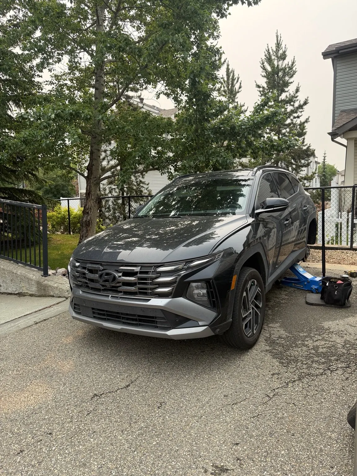 Quick Mobile Tire Puncture Repair on Hyundai Tucson in Edmonton photo