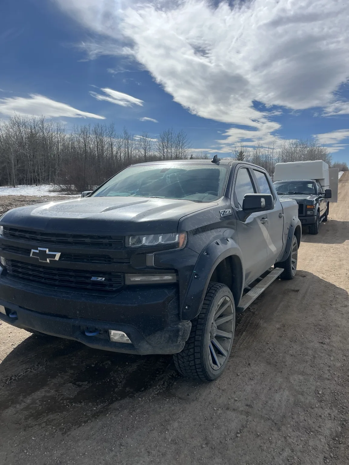Roadside assistance with one tire changeover for Chevrolet Silverado in Redwater by Dama Mobile Tire Shop