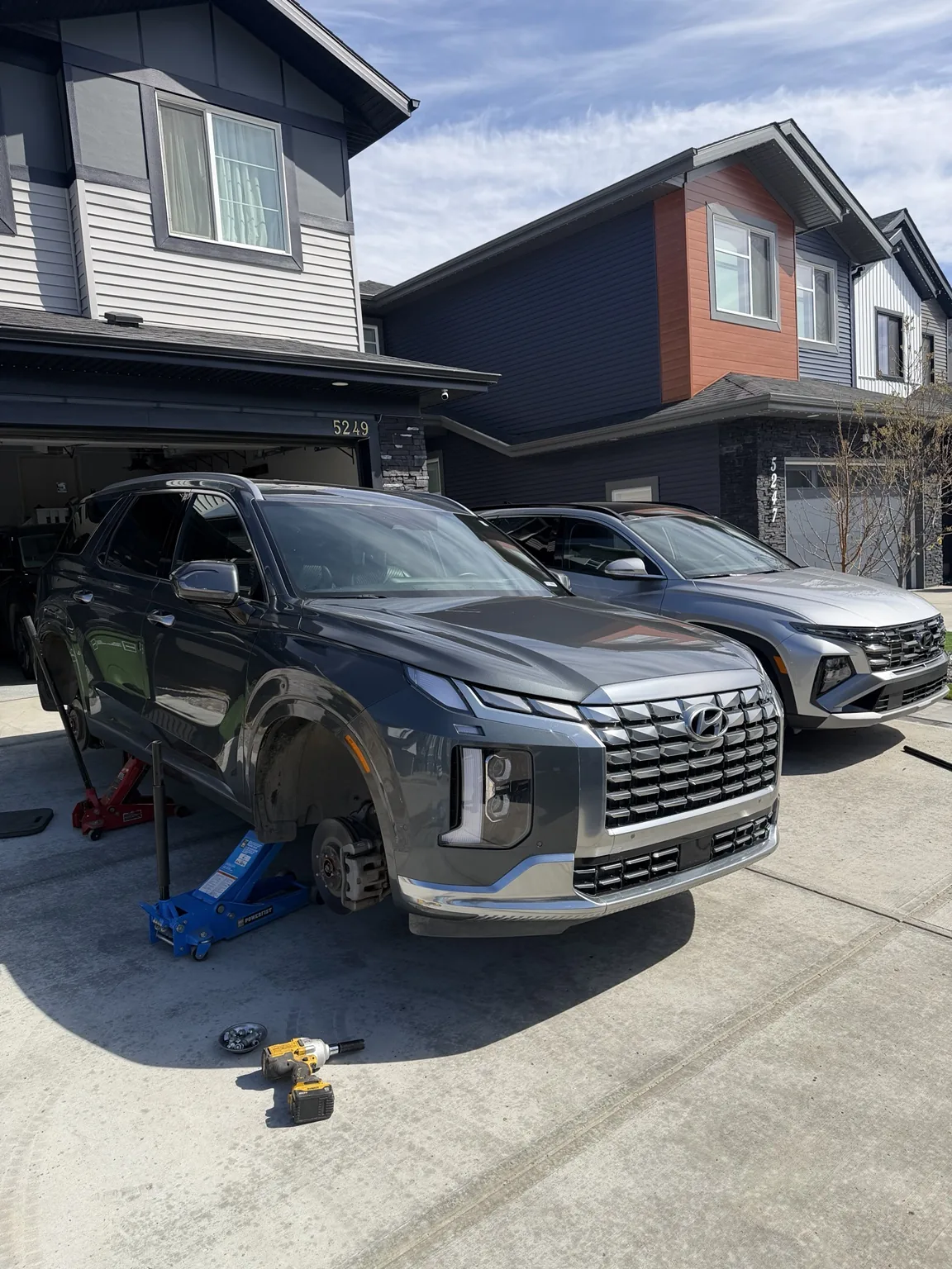 Seasonal tire changeover for Hyundai Palisade in South Edmonton by Dama Mobile Tire Shop